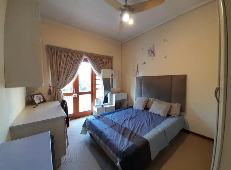 4 Bedroom Property for Sale in Van Riebeeck Park Western Cape